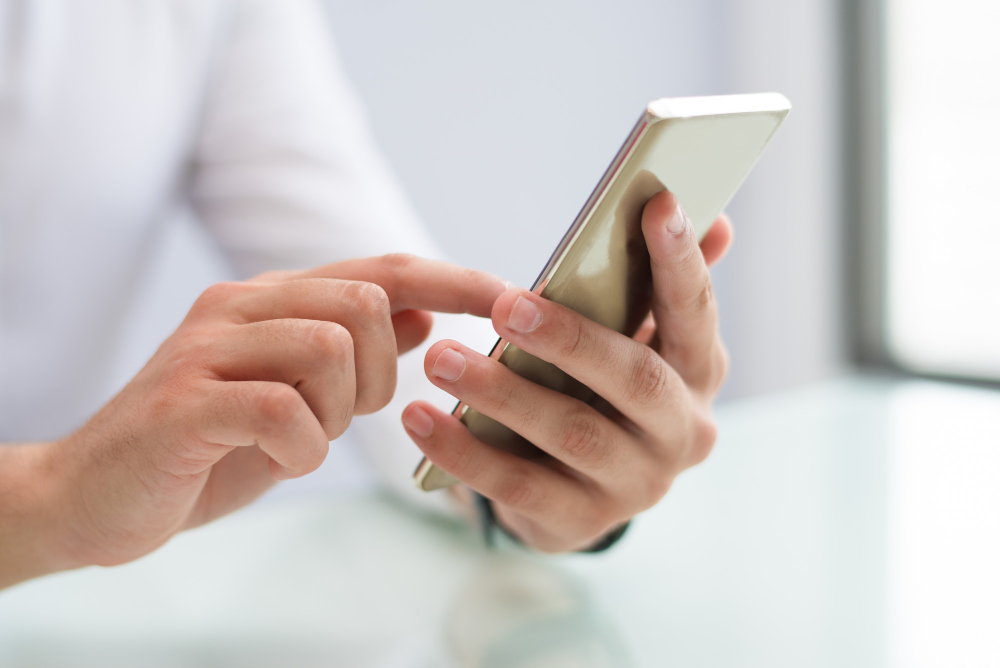 5 znaków, że jesteś uzależniony od swojego telefonu, według psychologa