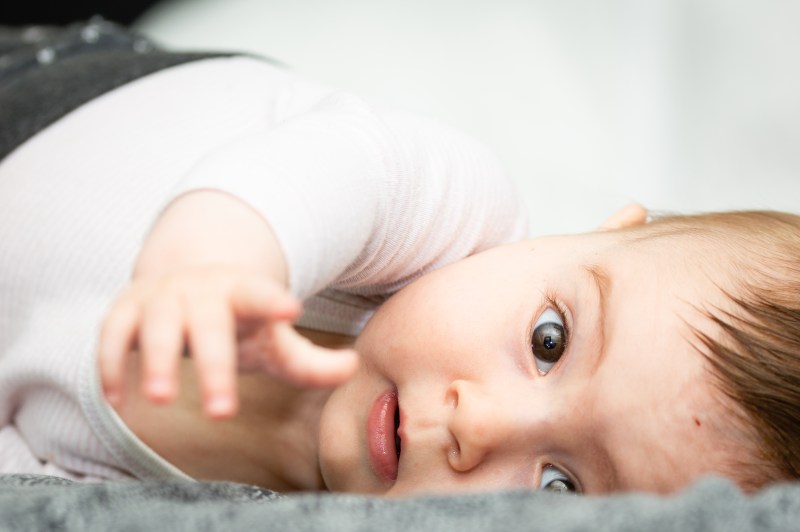 Narodziny dziecka w worku płodowym – rzadkie zjawisko porodowe